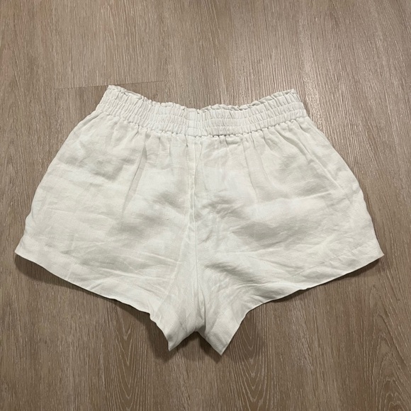 Reformation Mila Linen Shorts in white - Picture 6 of 6